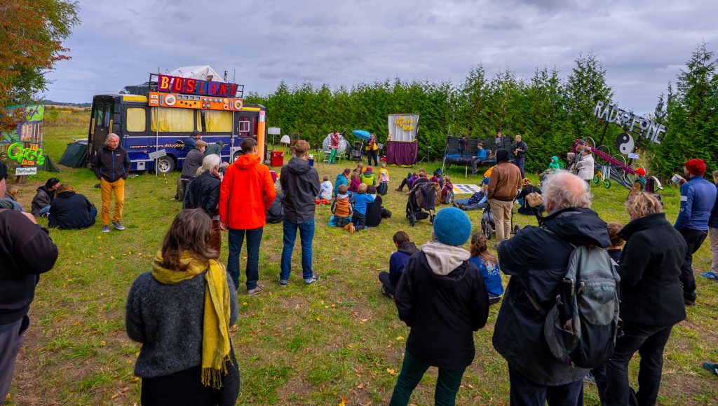 Flowerpot Heads at Gransee Herbst Fest 2025
